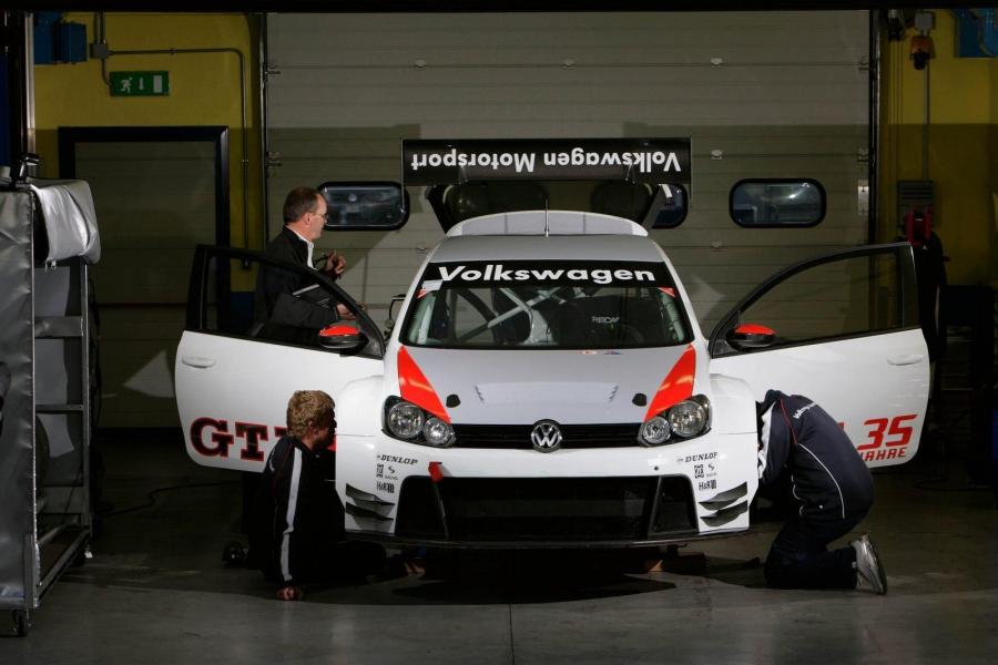  Volkswagen Golf24 24h Nurburgring 2011 года  (фото 2 из 34)